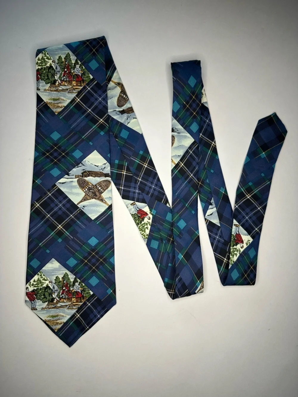 🎄Vintage CHAPS RALPH LAUREN Winter Holiday Scene Blue Classic Tie, 4”